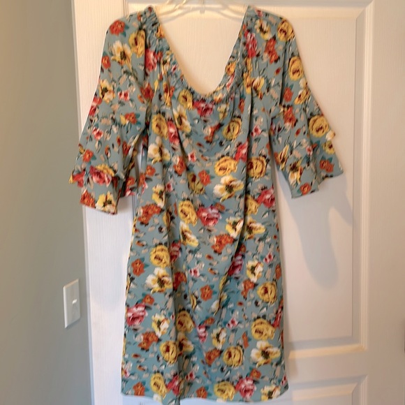 Off shoulder dress floral beauty(blue,orange, yellow,cream) pockets like new - Picture 1 of 9
